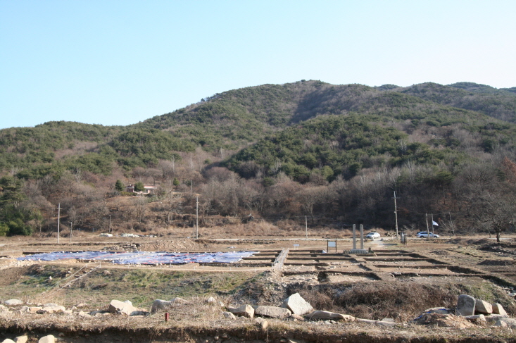 당간지주 주변 발굴.