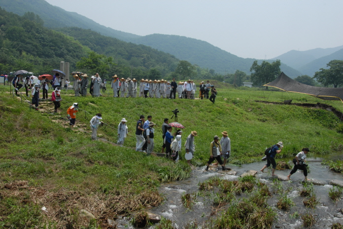 보원사 앞  징검다리