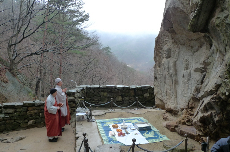 반야심경으로 마무리.